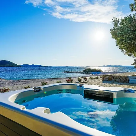 Holiday home Mit Privatpool Fuer 4 Personen Ca 54 Qm In Drage, Dalmatien Norddalmatien
